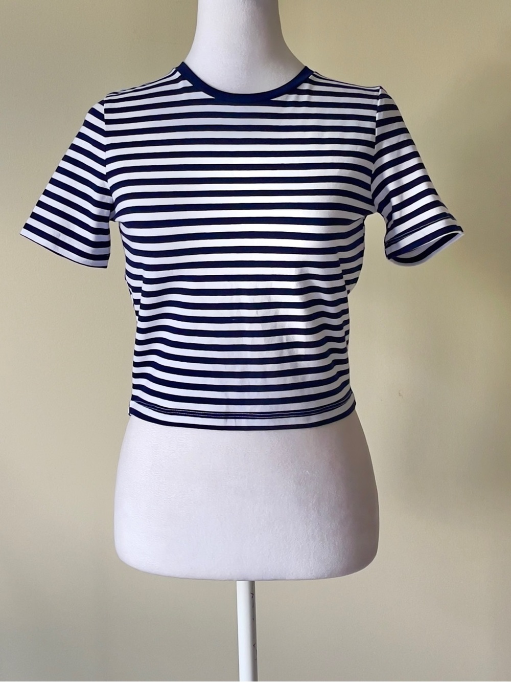 Zara Women’s Navy & White Striped Crewneck Short Sleeve Crop Tee EUC Size Medium